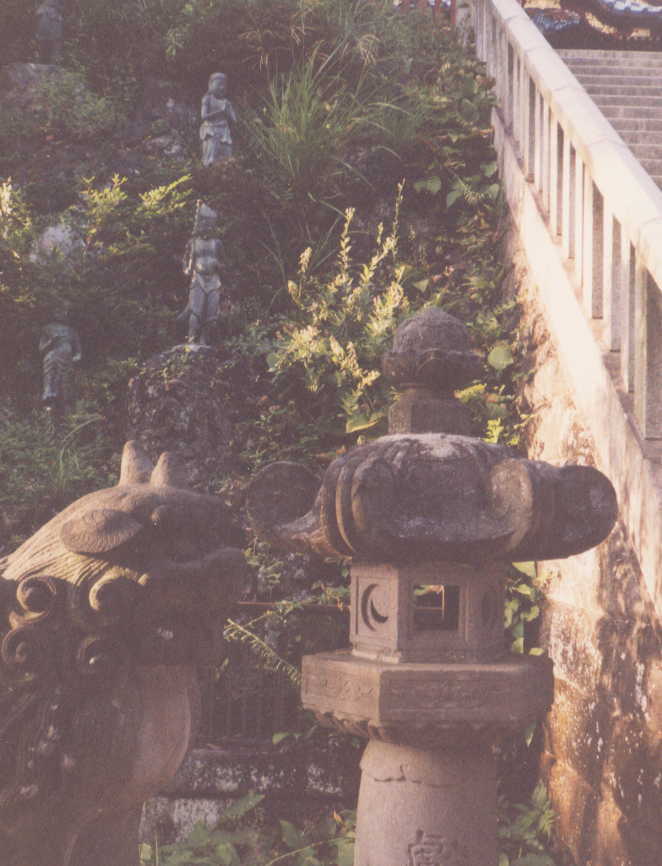 Sculpures next to temples and shrines in Takao-san
