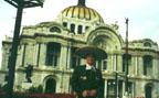 De fondo el gran palacio de LAS BELLAS ARTES