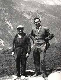 Joan Coromines amb un personatge enquestat per a la recollida de materials topon�mics(1936).