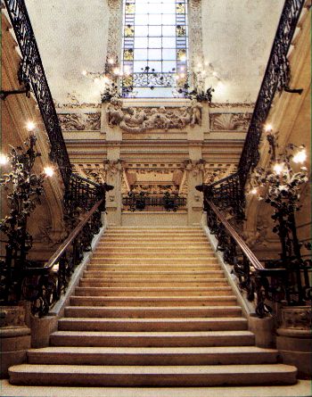 Lo scalone interno del Palazzo Castiglioni