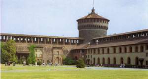 Interno del Castello - Il cortile di Piazza d'Armi