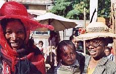 march� de Miandrivazo Descente en pirogue sur la Tsiribihina (Madagascar) : carnets de voyage et photos de la visite