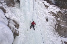 Kelly follows Pumphouse (WI3+/4)