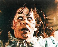 Linda Blair numa cena do filme "O Exorcista" de 1973 