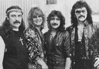 Primeira re-union em 1985 durante o Live Aid na Filad&eacute;lfia, EUA