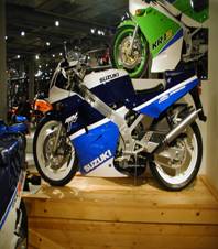 Suzuki_RGV250Γ_01.jpg
