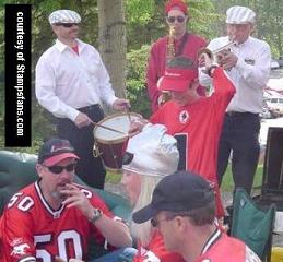 Courtesy of Stampsfans.com, the tailgate gets serenaded
