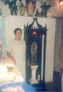 Anna, em frente ao Cong�, 1989