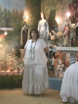 M�e Solange Nessrala, manifestada com o Caboclo Sol e Lua