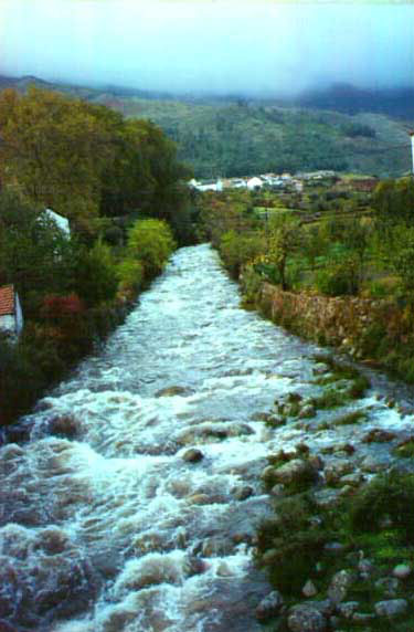 rivi&egrave;re en automne