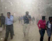 2473748_t_c_people_in_dust.jpg (7675 Byte)