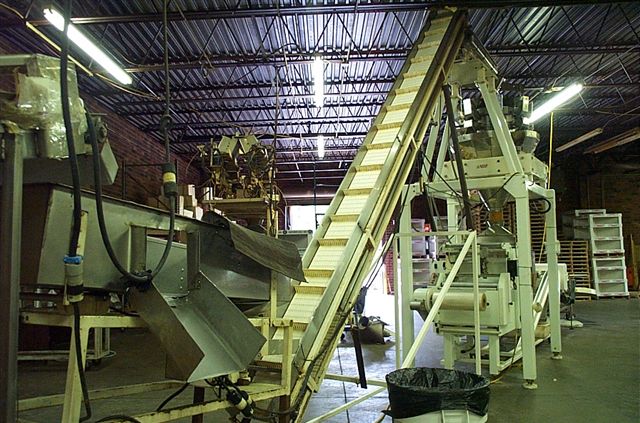 ElevatorConveyor.JPG - 87353 Bytes