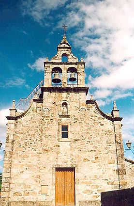 Fachada da Igrexa de San Mamede de Ribadulla, Vedra. (c) H. Neira 1999