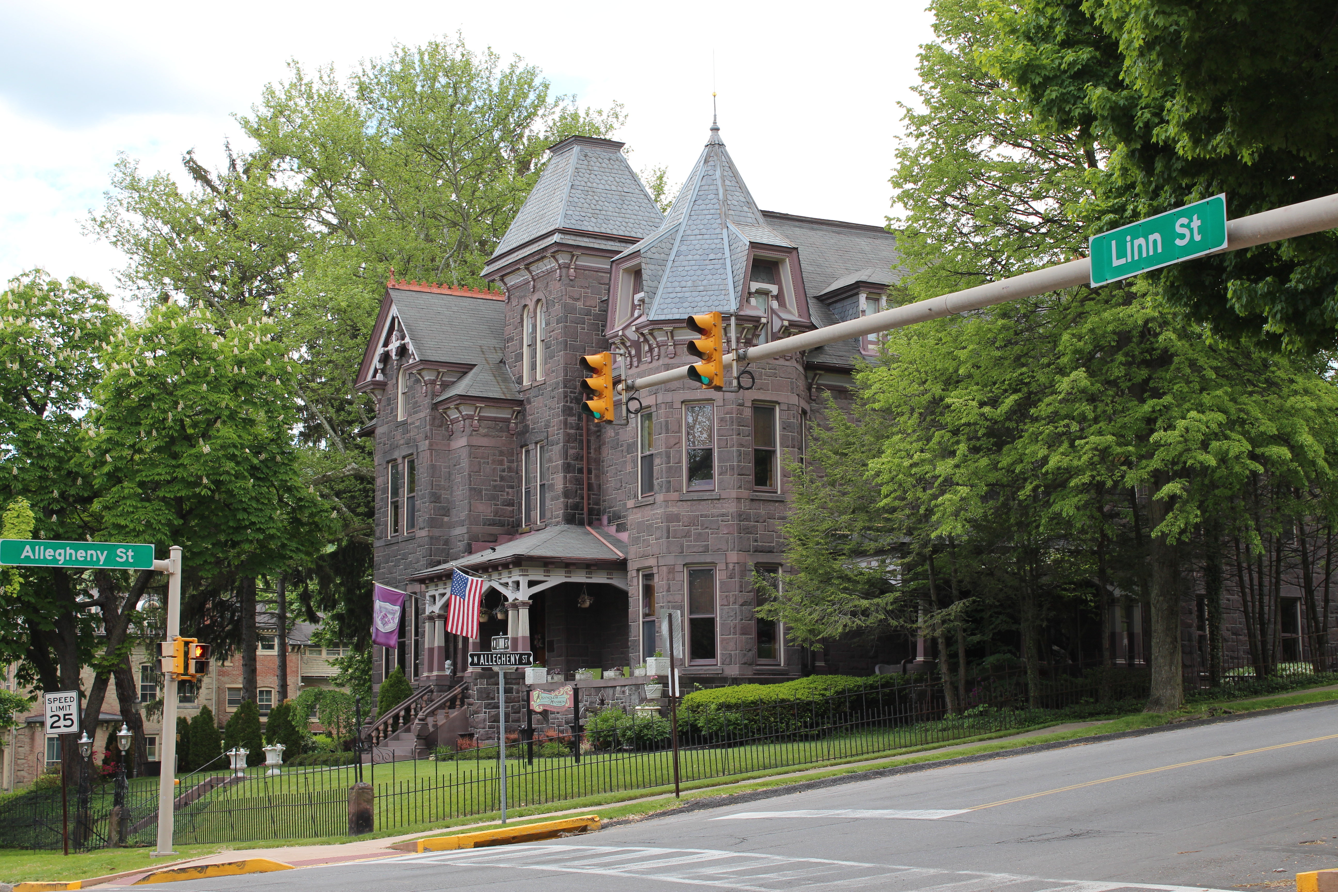 Linn Street Mansion