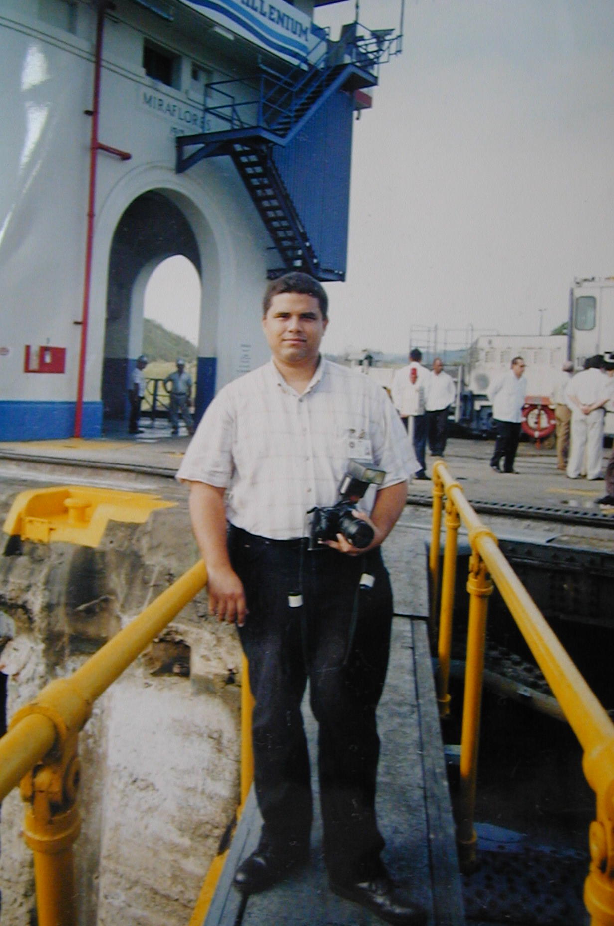 Ad&aacute;n De Gracia E. en las Esclusas de Miraflores, Canal de Panam&aacute;