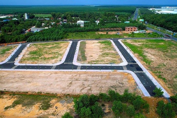 Đất nền là lô đất giữ nguyên hiện trạng, chưa có sự can thiệp của máy móc, con người