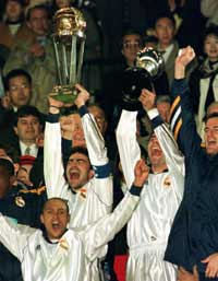Real Madrid 2-1 Vasco de Gama. Jugaron: Illgner, Sanchis, Hierro, Roberto Carlos, Panucci, Fernando Sanz, Redondo, Seedorf, Mijatovic, Savio, Ra�l