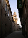 museo etnoloxico, ao fondo a torre da igrexa de santiago