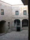 patio do museo etnoloxico de ribadavia