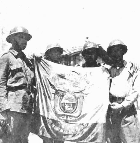 Bandera de Guerra del Batalln de Infantera N 12 MONTECRISTI del Ejrcito del Ecuador capturada por los soldados del Ejrcito del Per