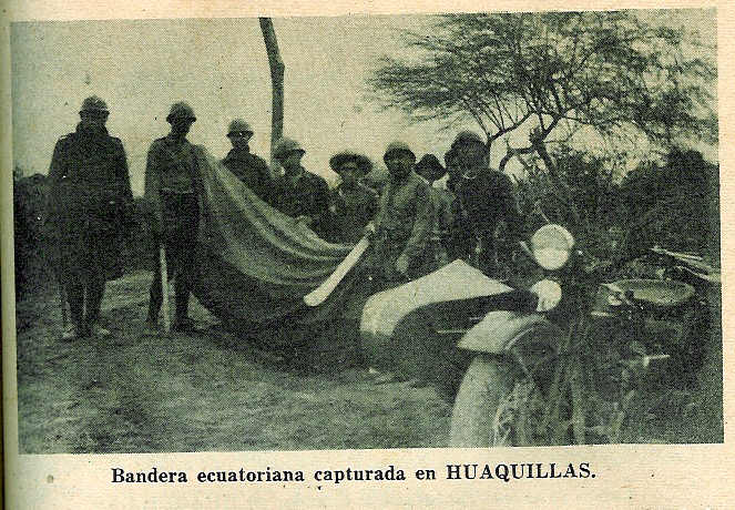 Bandera del Ecuador capturada por los soldados del Ejrcito del Per en Huaquillas