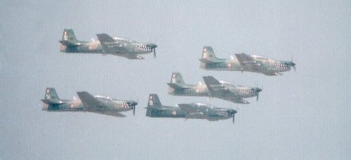 Foto: Escuadrilla de Tucanos peruanos. Cortes�a de Sergio Kaiser