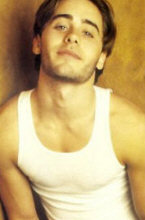 Dylan - Filho de Brian e Janet, tormento na vida de Denise em Tulsa. Eterno conquistador, consiente de sua beleza, acredita que nenhuma garota resiste a seu charme, e n&atilde;o mede conseq&uuml;&ecirc;ncias para provar