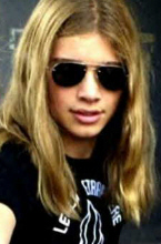 Zachary - Eterno brincalh&atilde;o, perde o amigo, mas n&atilde;o perde a piada.