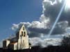 Luz sobre la iglesia de Virtus. Foto enviada por Carlos L&oacute;pez