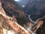 Les impressionnantes couleurs du grand canyon au parc Yellowstone
