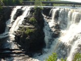 Les chutes Kakabeka Falls au nord de l'Ontario