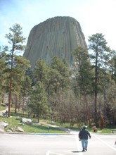 Le Devil Tower au beau milieu de nulle part
