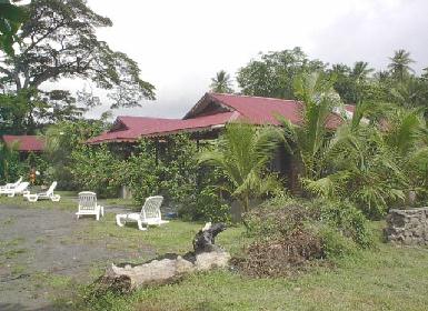 TwoCottages.jpg (52090 bytes)