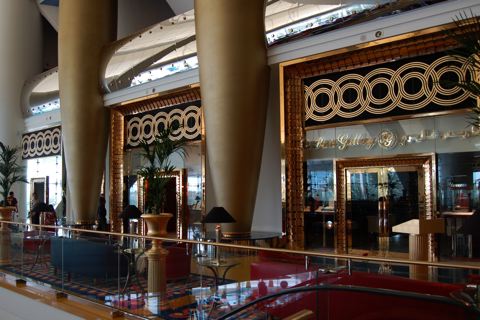 http://www.petergreenberg.com/wp-content/uploads/2009/05/dubai-luxe-shops.jpg