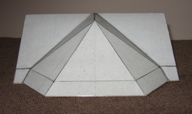 Irregular Bay Roof with Equal Overhangs and Dogleg Valley ... Polyhedral Model, Front View
