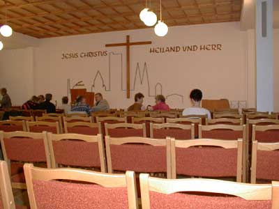 Saal in der Landeskirchlichen Gemeinschaft 20 min vor Beginn der Freitagsstunde