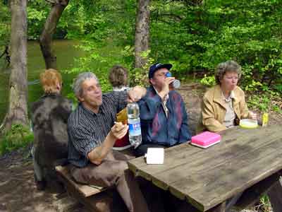 Beim Picknick vor dem Aufstieg auf den Harrasfelsen