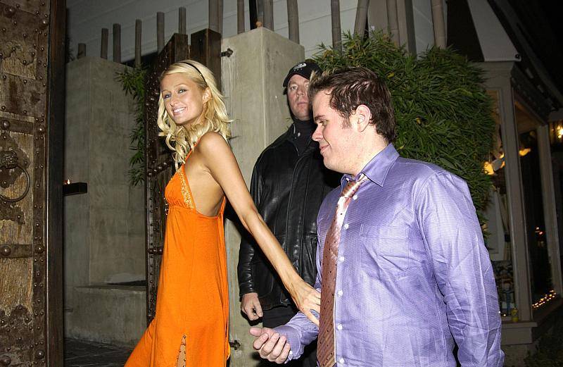 paris_hilton_bra.jpg 74.3K