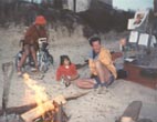 Turistas que se acercan a charlar