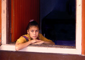 girlcr.jpg (30780 bytes)