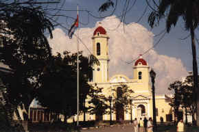 cienfuegos1.jpg (68026 Byte)