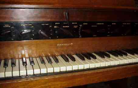 Closeup of the Novachord close-up