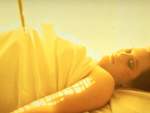 Mulder imagina los experimentos que le estar�an haciendo a Scully