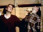 Scully observa el estado en que qued� O'Neil