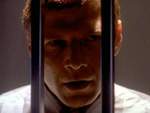 Desde su celda, Donnie queda muy intrigado con la Agente Scully