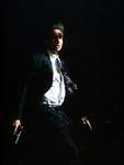 Mulder observa, paralizado, lo que hace Oswald