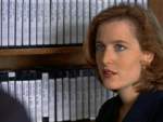 Scully descubre una cantidad inmensa de videos en la casa del primer asesino