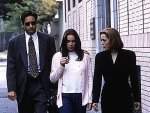 Mulder y Scully conversan con Melissa