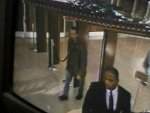 La cinta de seguridad muestra a Teager ingresando al lugar sin que ninguno de los guardias se diera cuenta