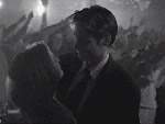 Scully y Mulder bailan al comp�s de 'Walking in Memphis', de Cher